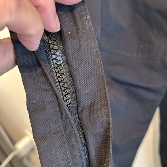 The North Face Ski Snow Pants with Removable Suspenders. Inseam measures 28”. - Picture 5 of 8